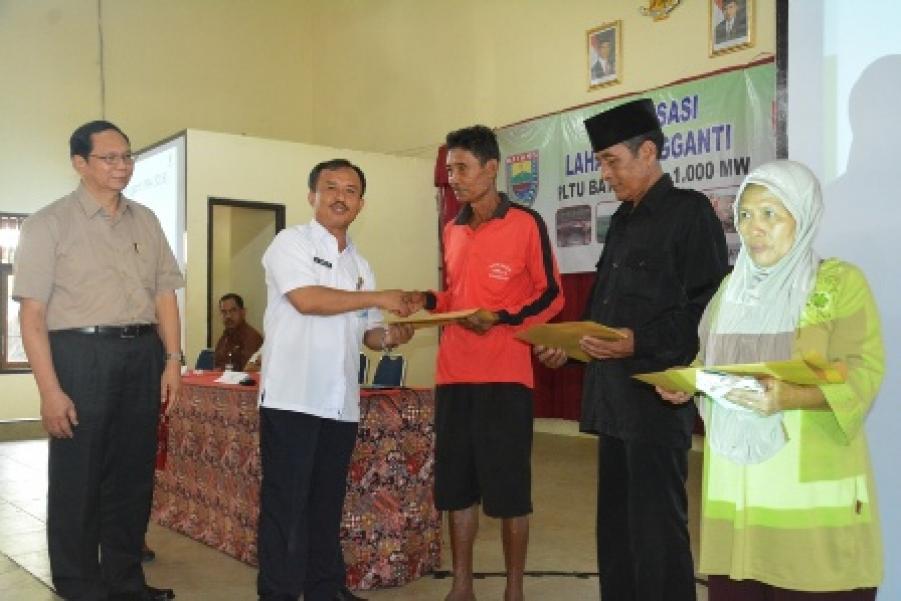 Petani Penggarap Terdampak Pembangunan PLTU Terima SK Lahan Pengganti