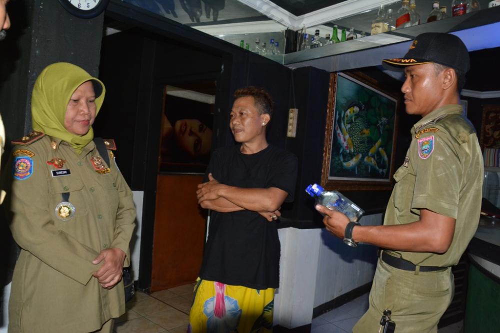 Tim Gabungan Razia Minuman Beralkohol Melebihi Batas Perda