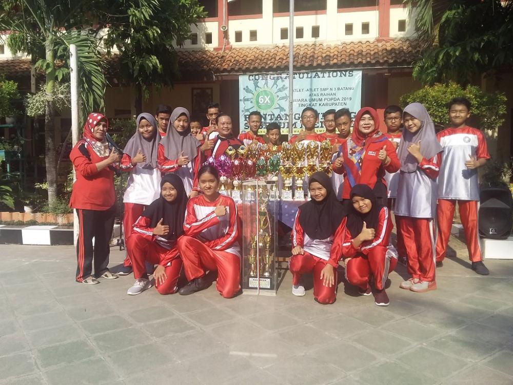 Enam Kali Beturut-turut SMPN 3 Batang Juara Umum POPDA