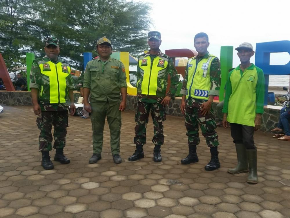 Anggota Koramil Subah, Patroli Obyek Wisata Pantai Kuripan