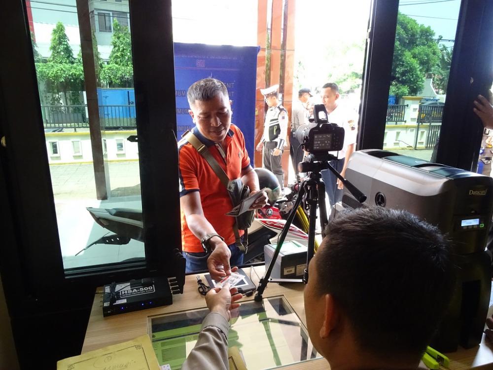 Pertama di Indonesia, Perpanjangan SIM Drive Thru di MPP Batang