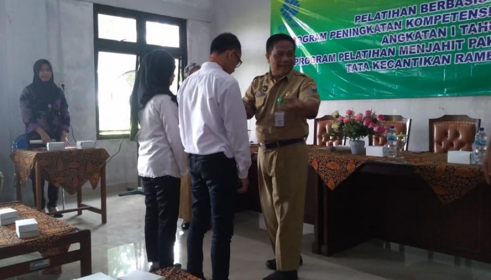 Disnaker Batang Buka Pelatihan Menjahit Dan Tata Kecantikan