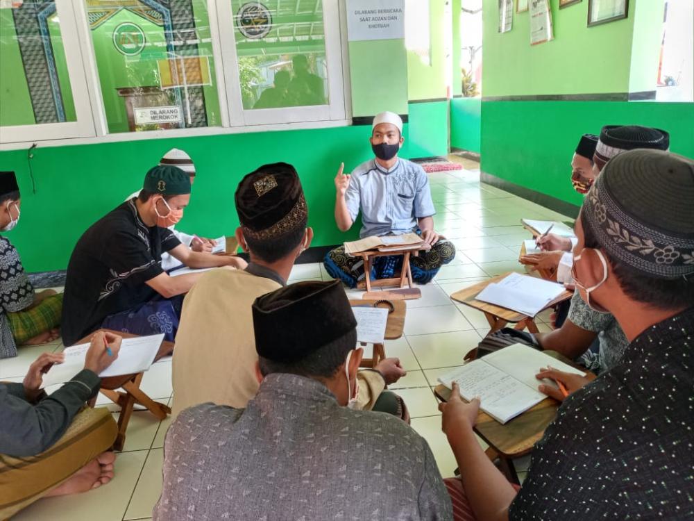 Santri Rutan Batang Berbagi Ilmu Agama dengan Sesama