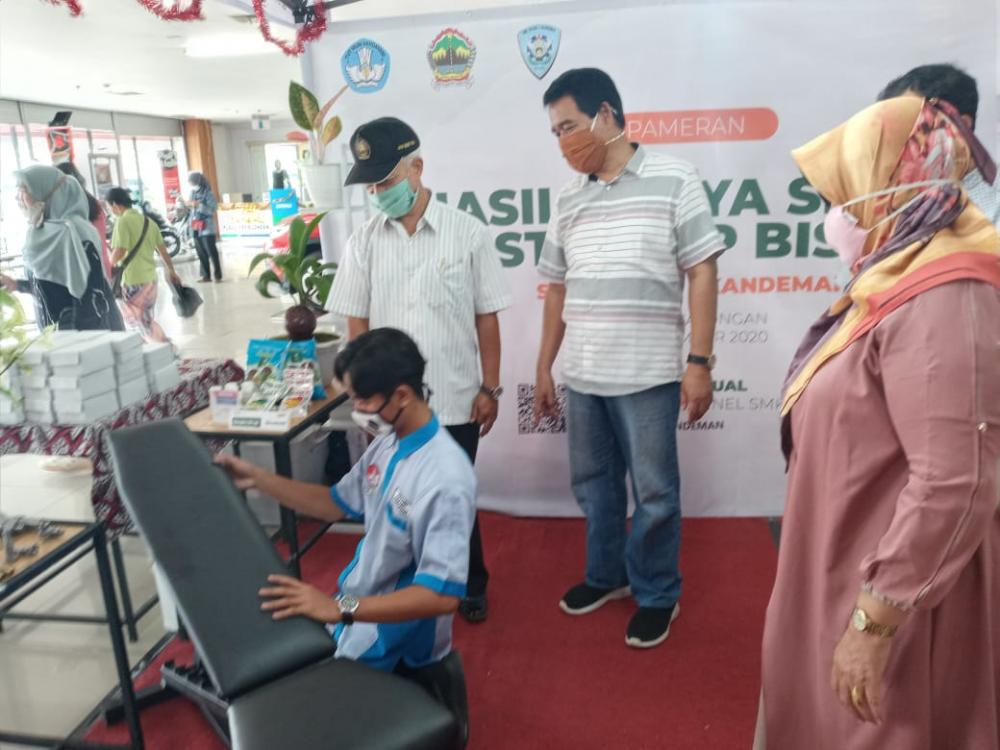 Produk Inovatif SMK Kandeman Mampu Mencetak Wirausaha Baru