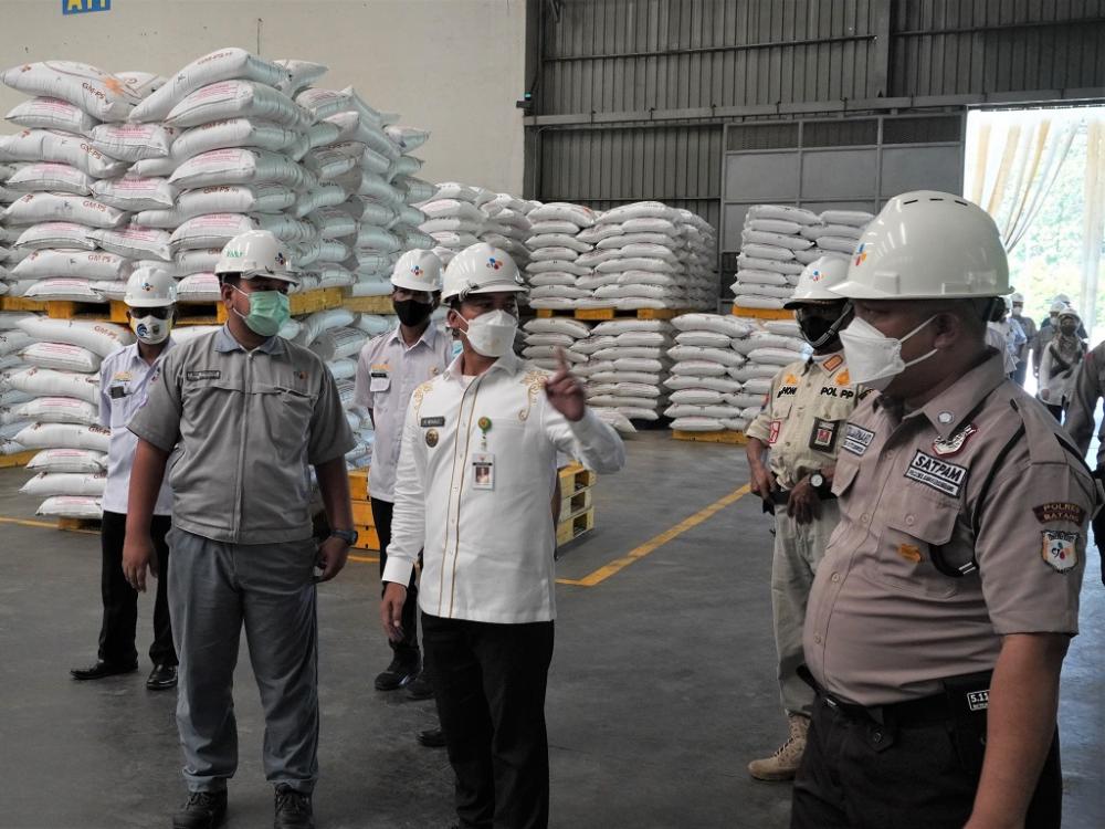 Bupati Batang Minta, Pabrik Pakan Ternak Utamakan Bahan Baku Dari Petani Lokal