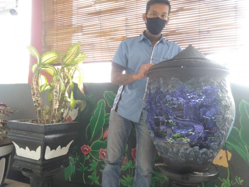 Gentong Pemandangan Alam Buatan WBP Bernilai Jutaan Rupiah