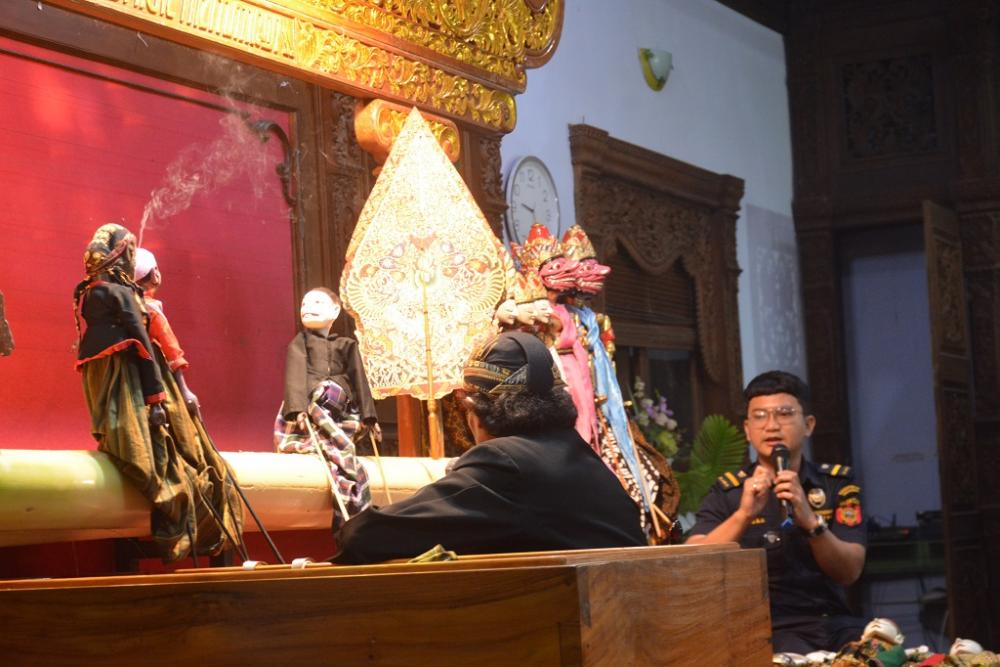 Gempur Rokok Ilegal, BC Tegal Pentaskan Wayang Golek