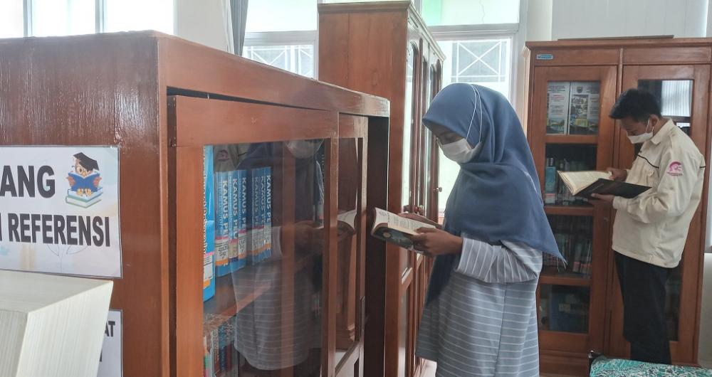Pojok Referensi Perpustakaan Batang Siap Jadi Acuan Peneliti