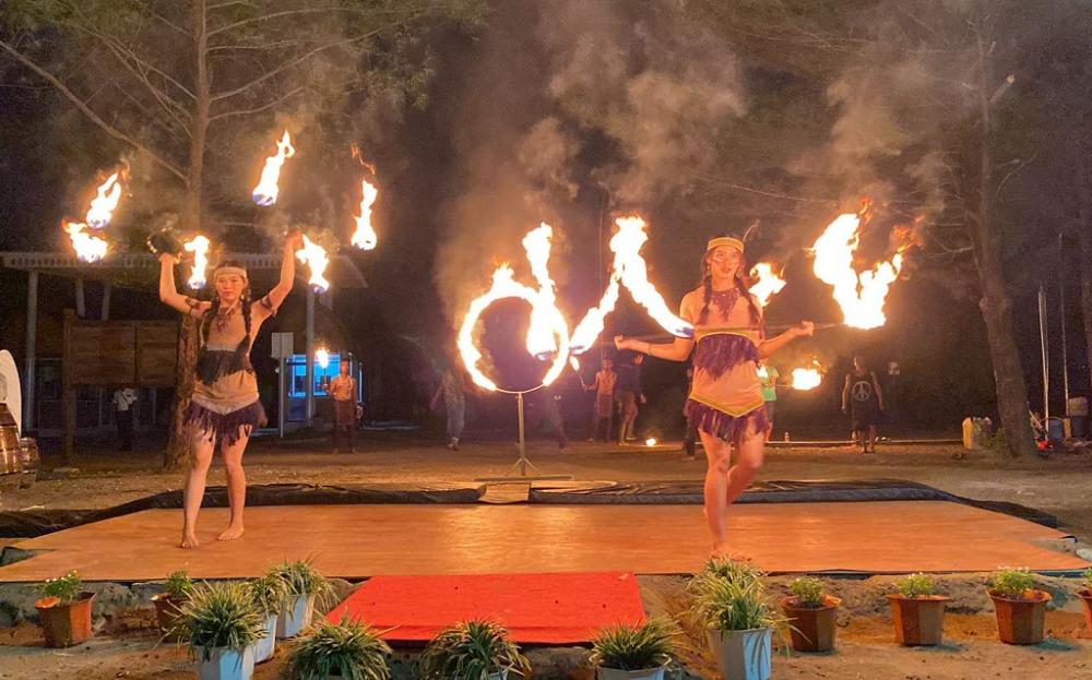 Atraksi Fire Dance SBJ Meriahkan Lebaran Warga Batang
