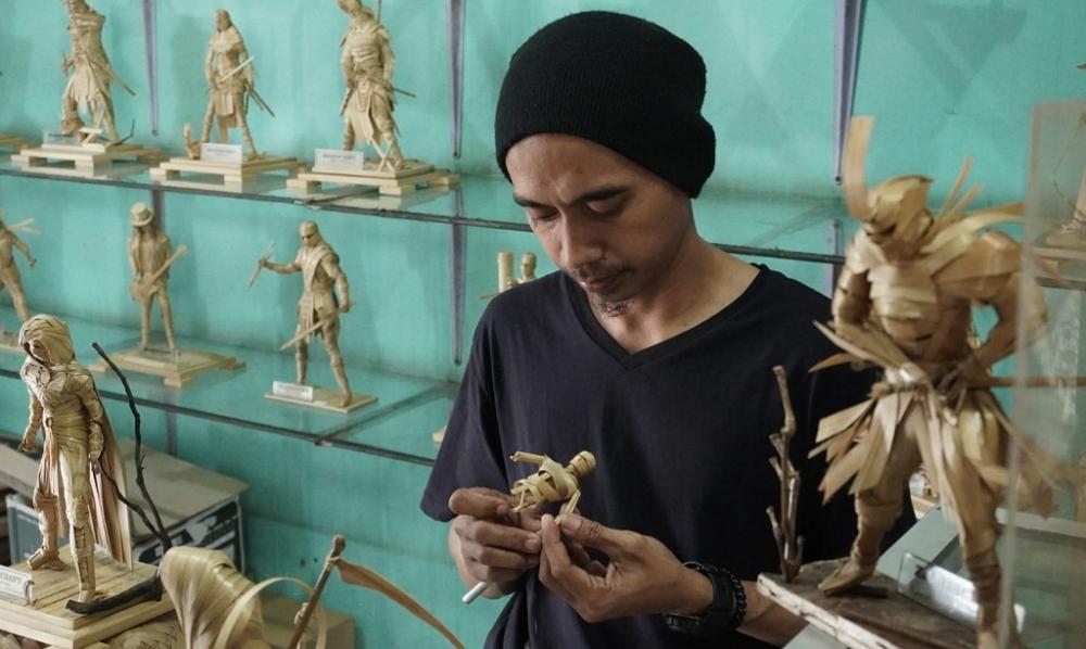 Besek Bekas Dijadikan Action Figure Bernilai Jual Tinggi 
