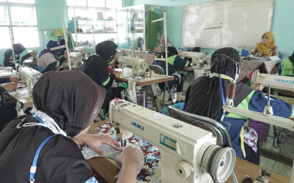 BLK Batang Gelar Uji Kompetensi Kejuruan Menjahit dan Komputer