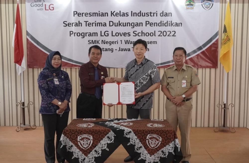 LG Berikan Dukungan Fasilitas Dalam Program Loves School di SMKN 1 Warungasem Batang