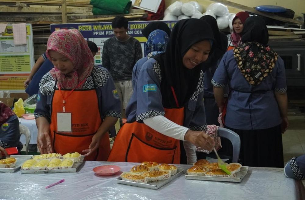 BBPLK Gelar Uji Kompetensi Pelatihan Pembuatan Kue dan Roti di Desa Binangun Batang