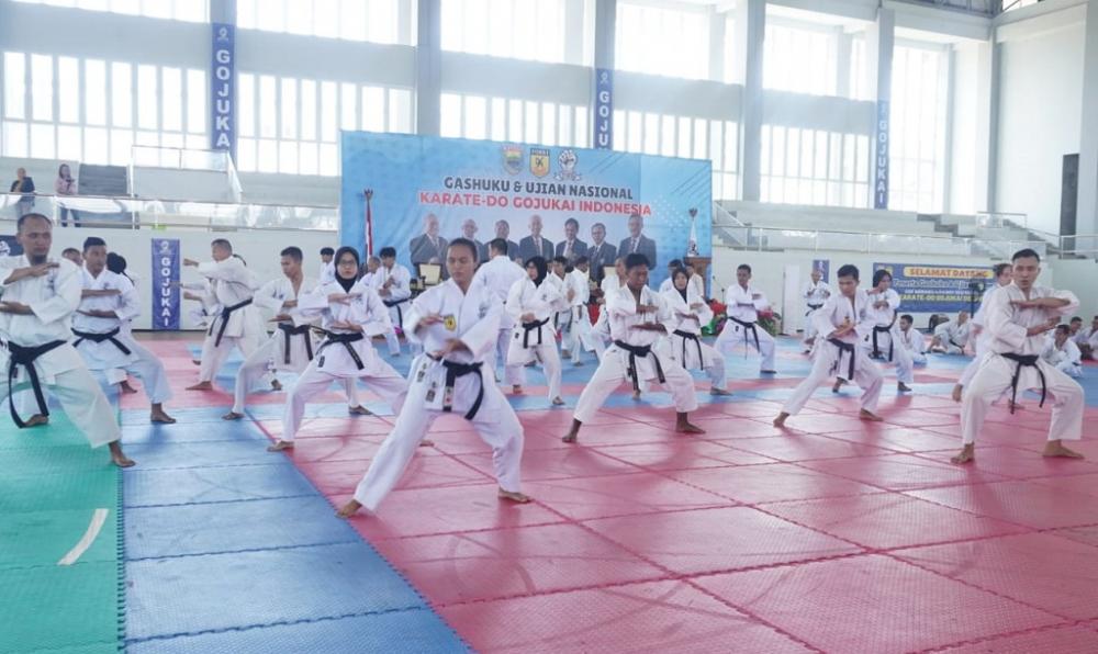 164 Karateka Ikut Gashuku dan Ujian Nasional Wilayah Tengah di Batang