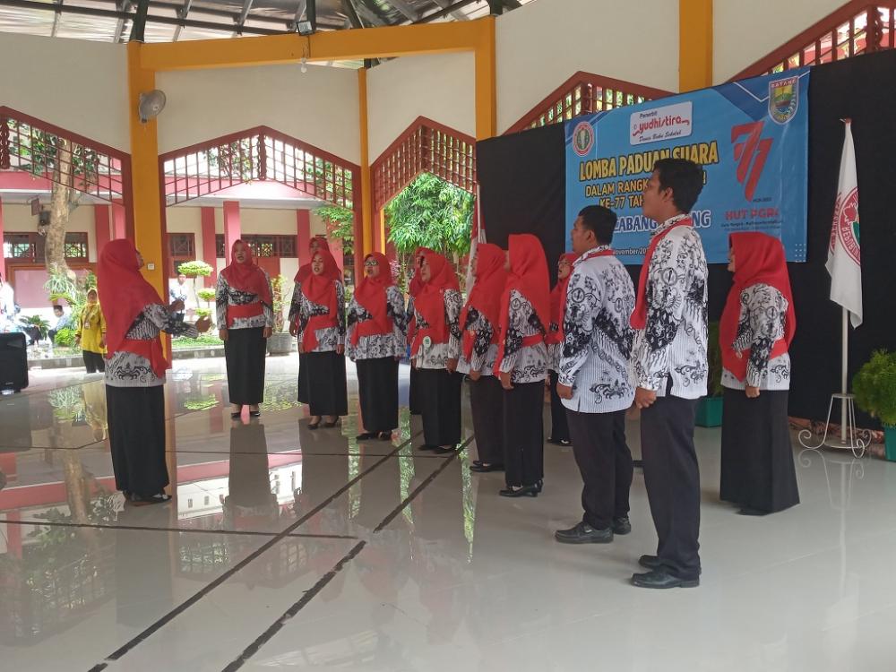 Meriahkan HUT PGRI, Ratusan Guru Beradu Vokal