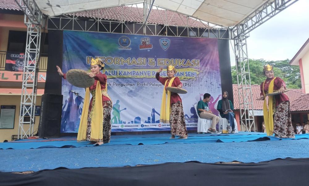Kreativitas Pelajar SMK Kandeman, Lawan Narkoba Lewat Pagelaran