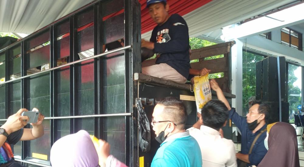 Jelang Nataru, Bulog Pastikan Beras Melimpah