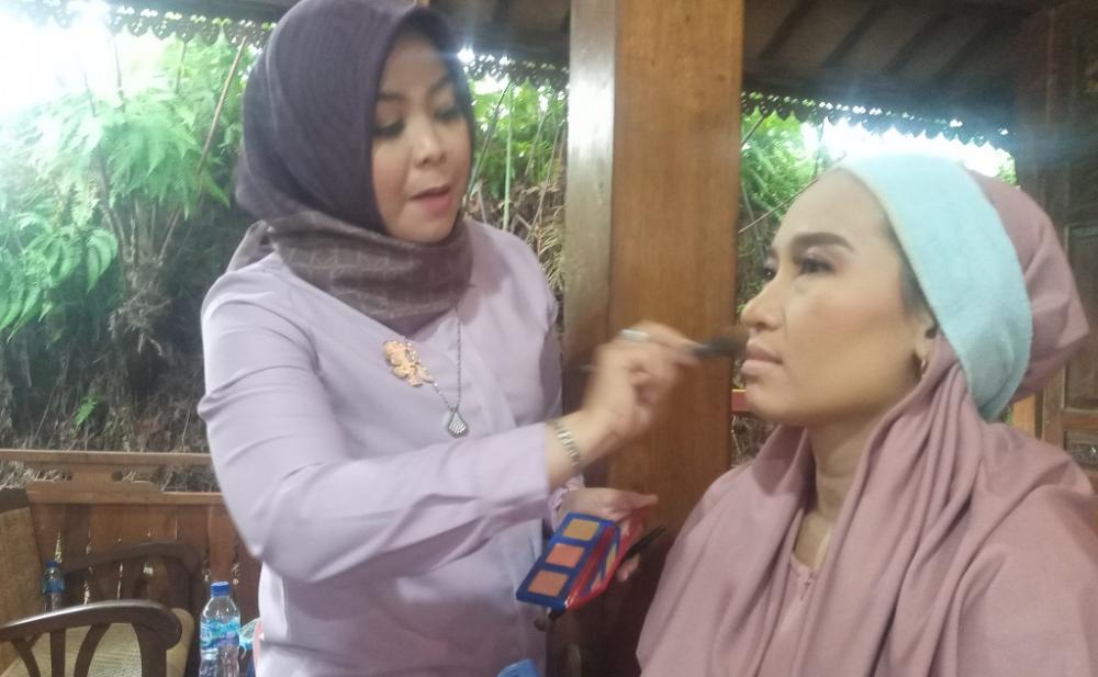 Tak Perlu ke Salon, PIPAS Ajari Anggotanya Berhias