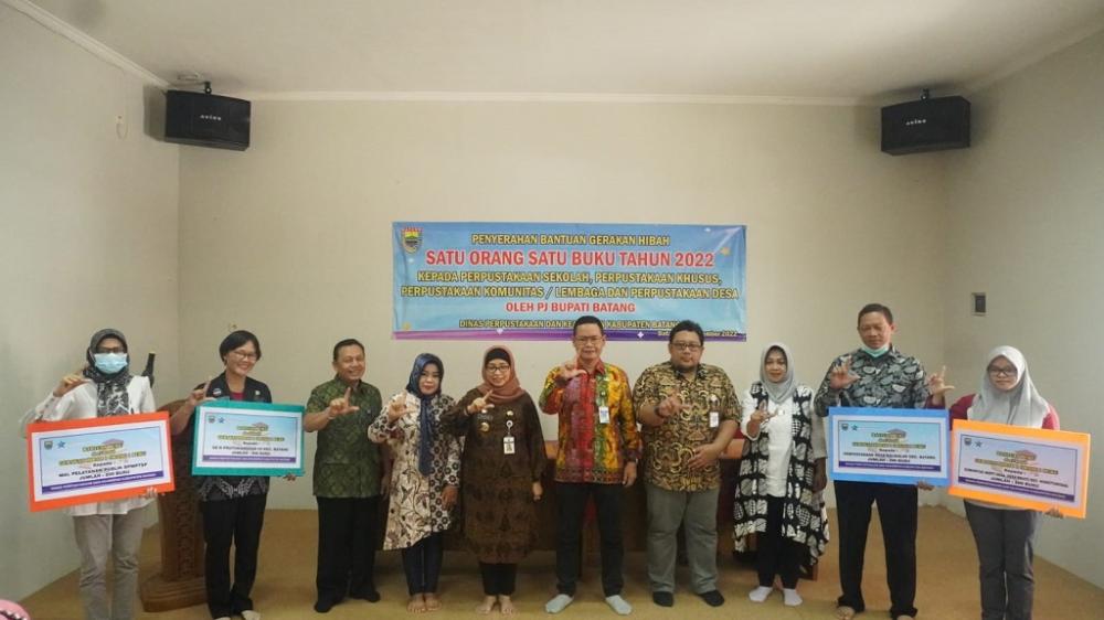 Disperpuska Batang Lakukan Gerakan Hibah Satu Orang Satu Buku