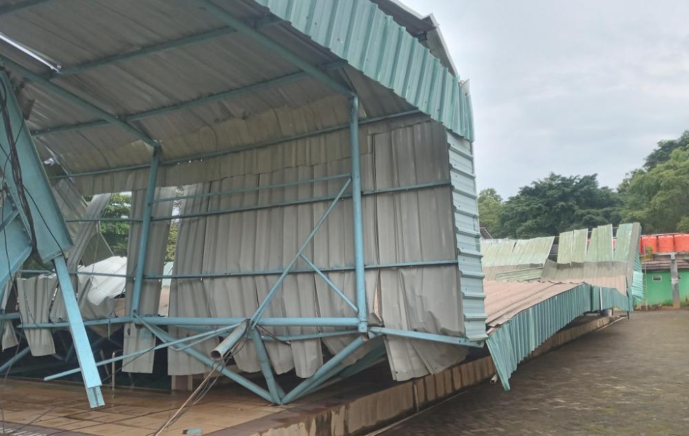 Hujan Lebat, Robohkan Atap Kolam THR Kramat