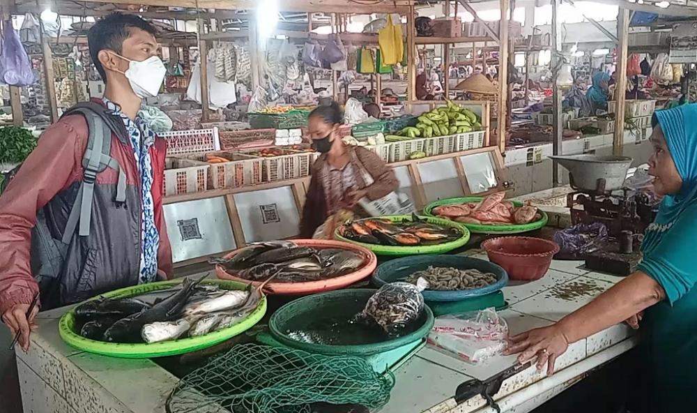 Cuaca Buruk, Ikan Tambak Mendominasi Pasar