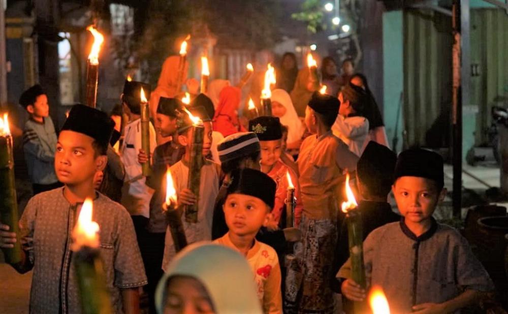 Semarakkan Harlah 1 Abad NU, 100 Pemuda Desa Kalipucang Kulon Batang Gelar Pawai Obor