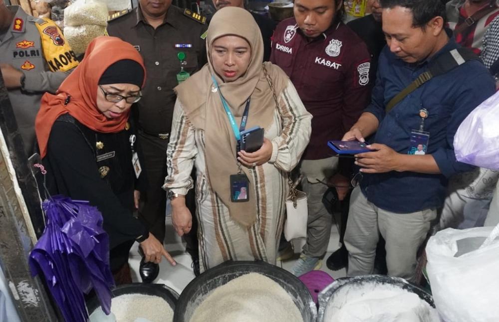 Pj Bupati Batang Operasi Pasar Siapkan 2.000 Ton Beras Untuk Masyarakat