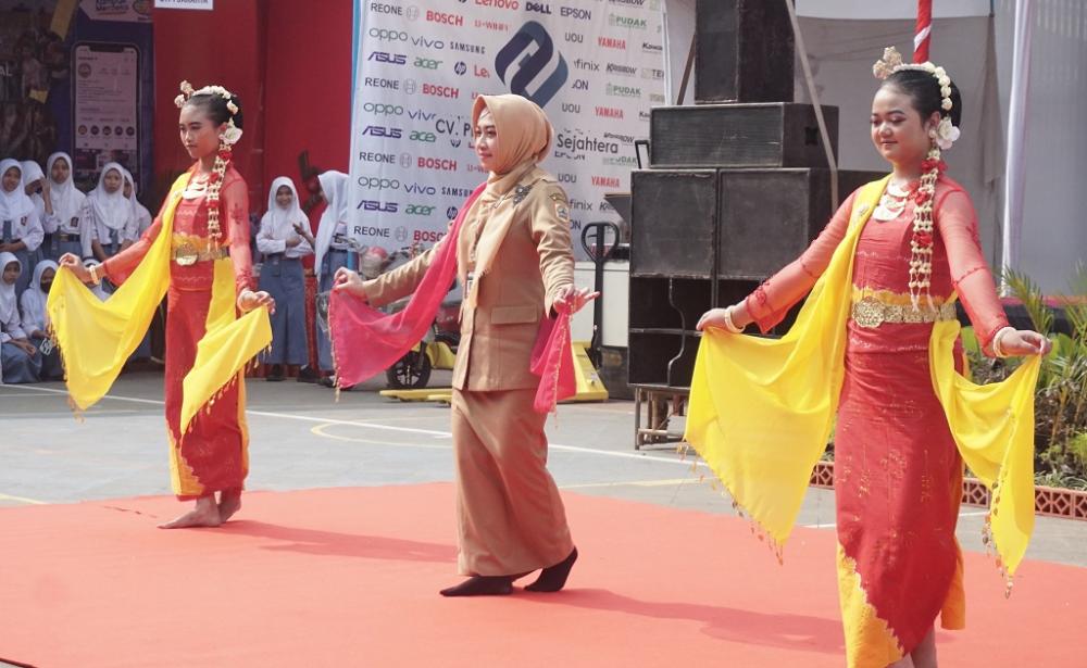 Ekspresif, Kolaborasi Pelajar Bersama Kasi SMK Menari Gambyong