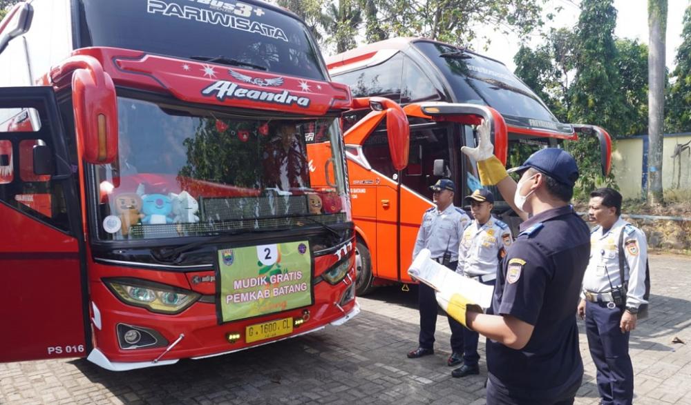 Pemkab Batang Berangkatkan 3 Bus Mudik Gratis
