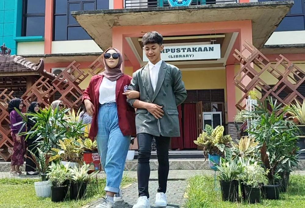 HBH Skansaka, Dipoles Ala Kartini Masa Kini