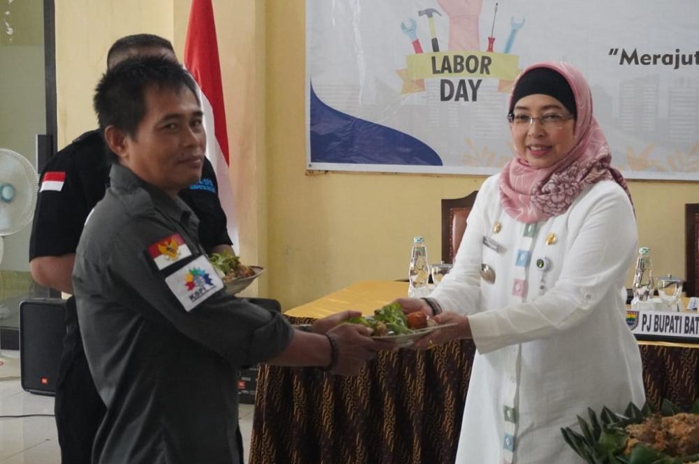 Merajut Harmoni Buruh dan Pemerintah, Pemkab Batang Peringati Hari Buruh Dengan HBH