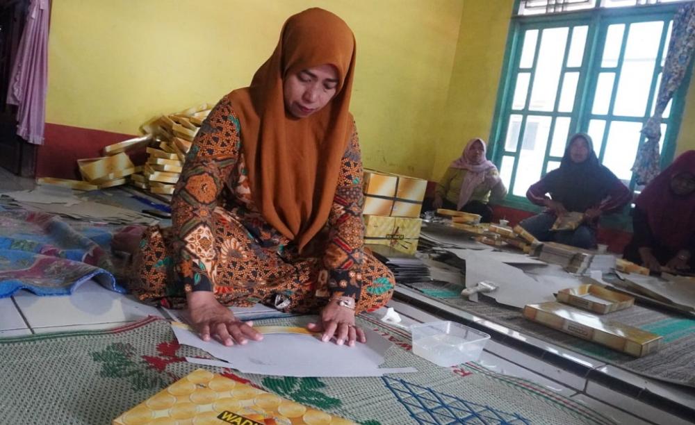 KUB Desa Ujungnegoro Batang Sehari Bisa Selesaikan 10.000 Box Sarung