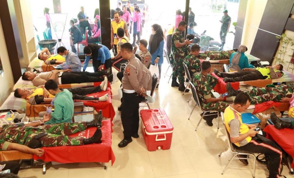 77 Bhayangkara, Polres Batang Sumbangkan Ratusan Kantong Darah
