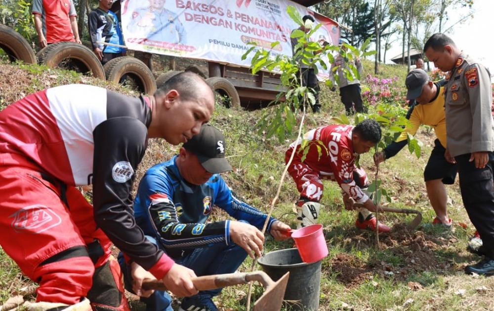 HUT Bhayangkara, Polres Batang Tunjukkan Kepedulian Terhadap Lingkungan