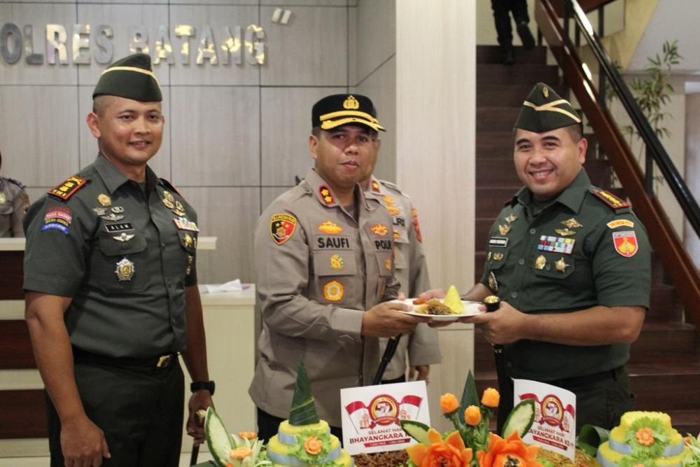 Kapolres Batang Terharu Dapat Kejutan dari Danrem Wijayakusuma