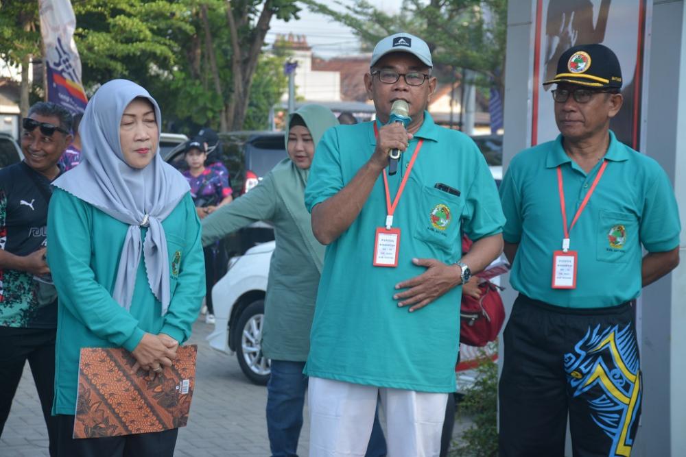 Meriahkan Harkop Ke-76, Dekopinda Batang Adakan Jalan Sehat dan Donor Darah