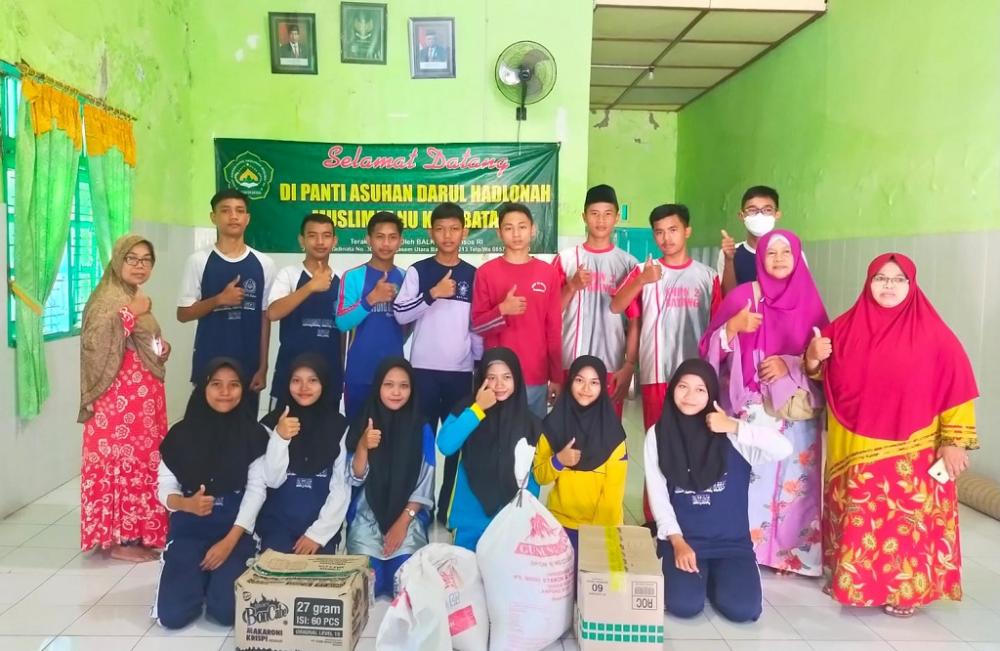 Tahun Ajaran Baru, MAN Batang Bagikan Perlengkapan Sekolah