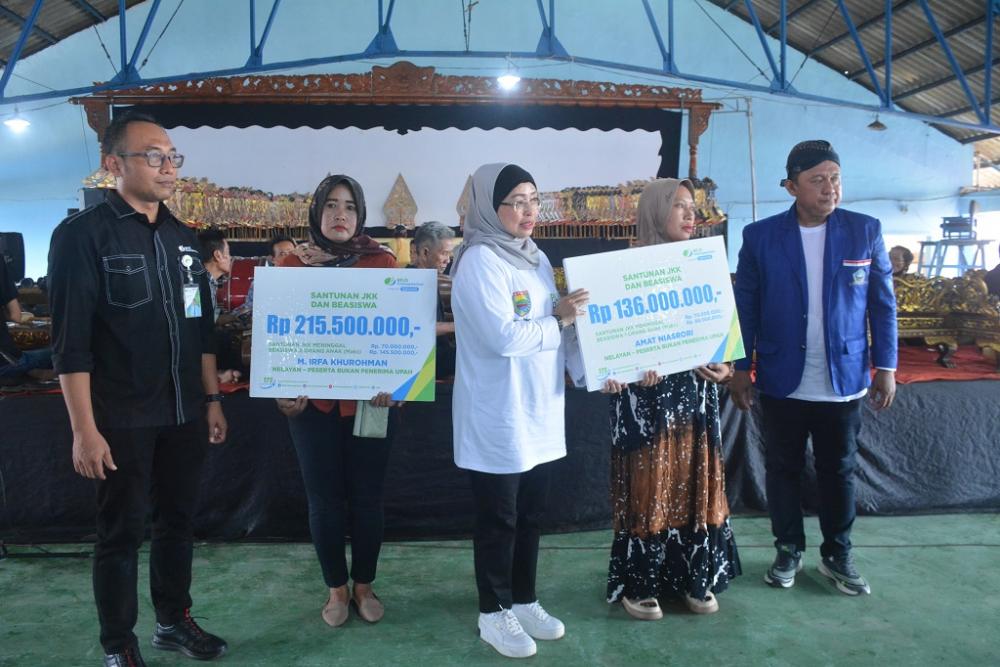 Sedekah Laut, BPJS Ketenagakerjaan Berikan Santunan Kecelakaan Kerja Rp300 Juta