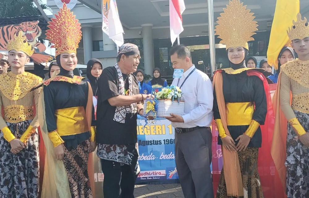 63 Tahun SMP 1 Batang, Pelajar Tunjukkan Kebhinekaan