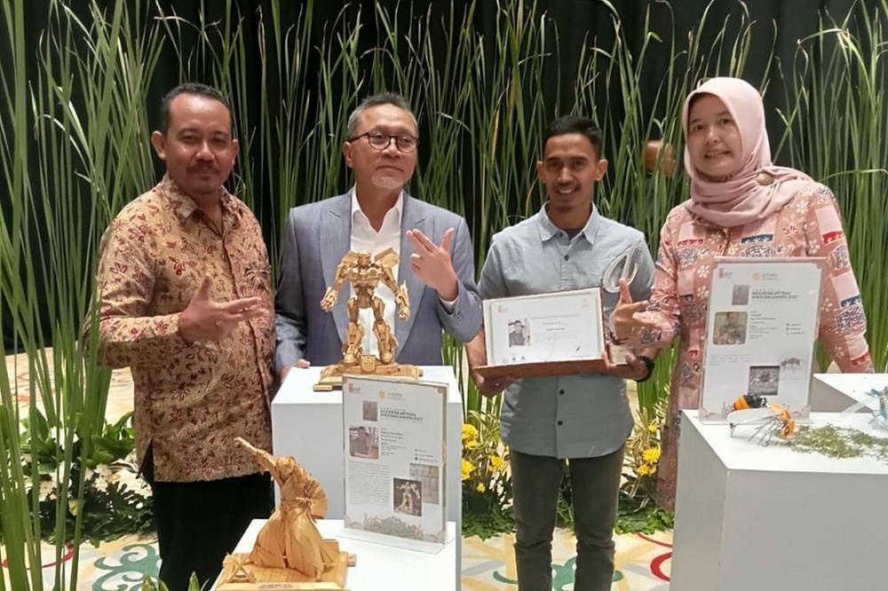 Modal Besek Bekas, Ekraf Zilbestcraft Batang Raih Penghargaan Kategori Best Emerging Artisan