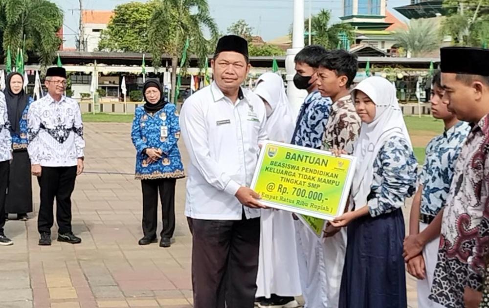 UPZ Baznas Salurkan Zakat untuk Pendidikan dan Disabilitas