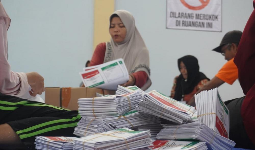 KPU Batang Targetkan, Lipat Suara 6 Hari Rampung