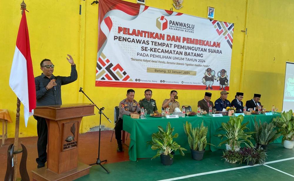 Hasil Penertiban, Bawaslu Batang Sampaikan Hampir 10.000 APK Berhasil Diamankan