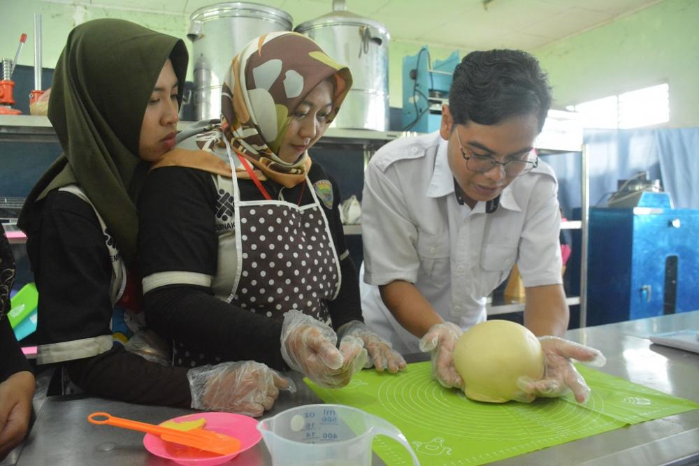 BLK Batang Gelar Pelatihan Gratis Seni Membuat Kue Lebaran Idulfitri