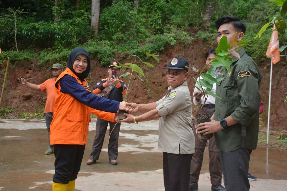 Pramuka Kabupaten Batang Tanam 1.000 Bibit Pohon