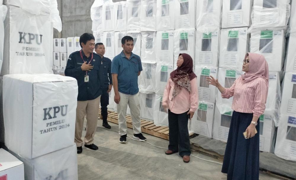 KPU Jateng Cek Logistik Gudang Batang