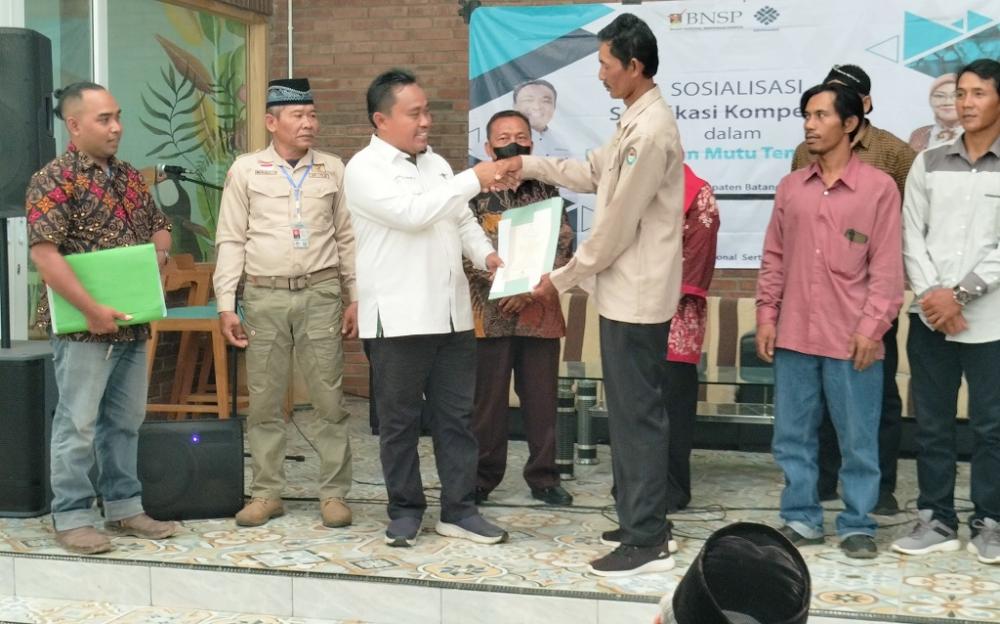 Kemnaker Targetkan 1.000 Tukang Bangunan Tersertifikasi