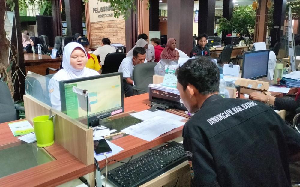 H-1 Pencoblosan, Pelajar Padati MPP