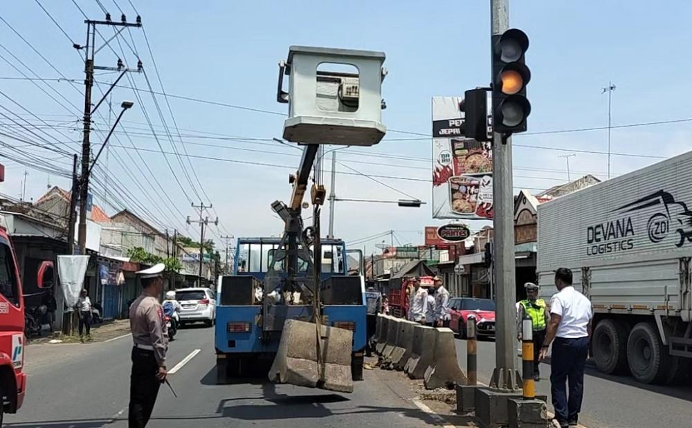 APILL Dioperasikan, Cegah Warga Potong Jalan