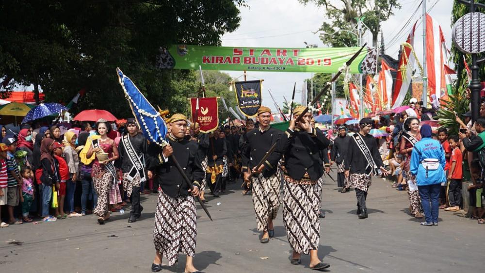 Kabupaten Batang Gelar Kirab Budaya Spektakuler di Hari Jadi Ke-58